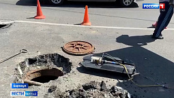 В Барнауле на дорожном участке улицы Аванесова провалился асфальт