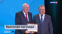 Известный алтайский медик Владимир Пелеганчук удостоен ордена Пирогова